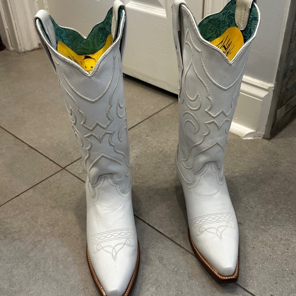 NWOT Ladies Corral Cowboy Boots - Z5046 White Snip Toe Cowboy Boots - Picture 1 of 3